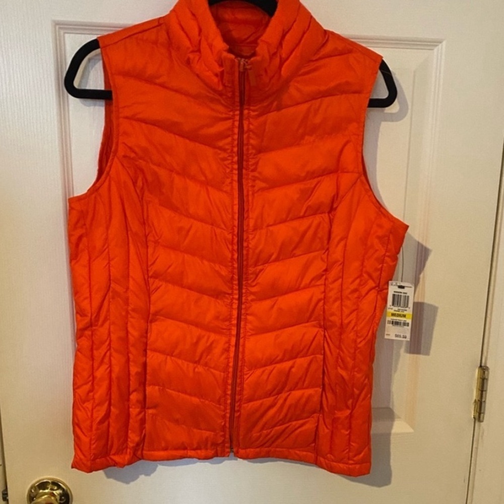 NWT inc Medium orange puffy‎ vest with pockets
